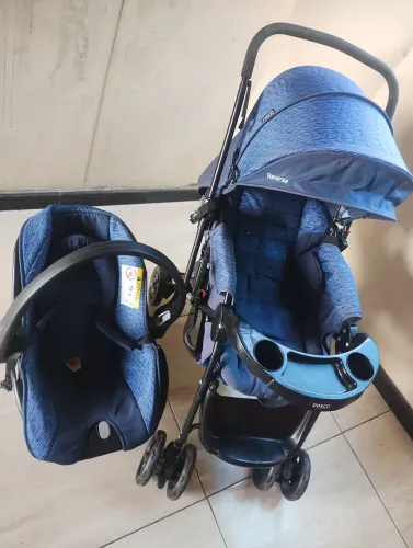 Carrinho de passeio com bebê conforto!