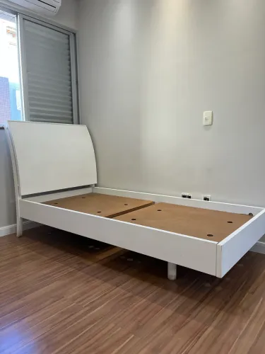 Cama de Solteiro Branca com Cabeceira