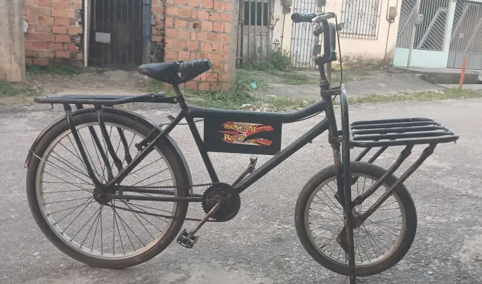 Vende-se uma cargueira 