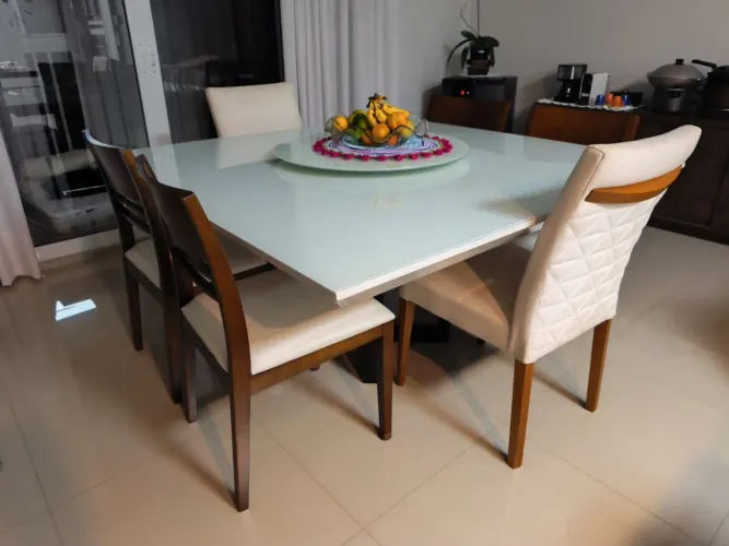 Mesa de Jantar com 6 cadeiras, 1,50 x 1,50m