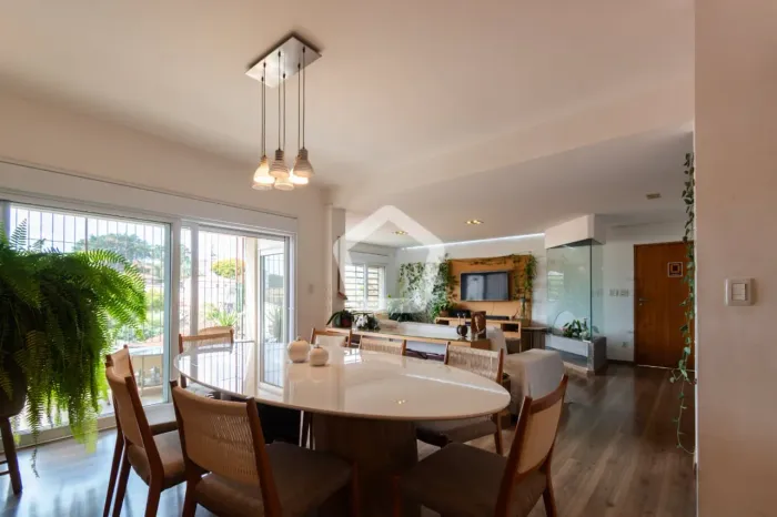Casa para venda em Pacaembu com 4 quartos, sendo 3 suítes, 400m²