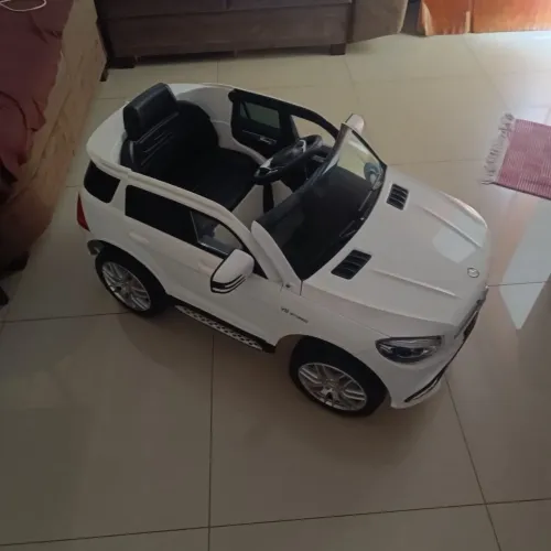 Carrinho elétrico Mercedes infantil 