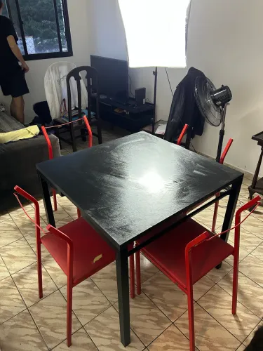 Mesa com 4 cadeiras