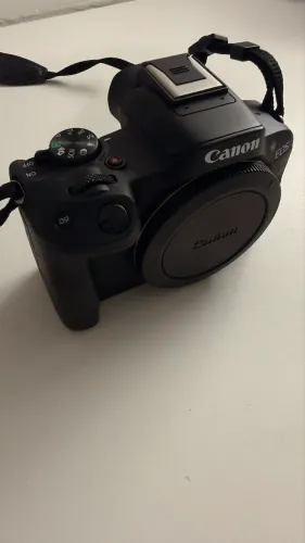 Câmera Canon EOS R50 RF-S