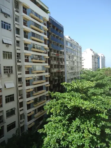 Copacabana - 3 quartos com garagem na Rua Belfort Roxo - Só dois por andar