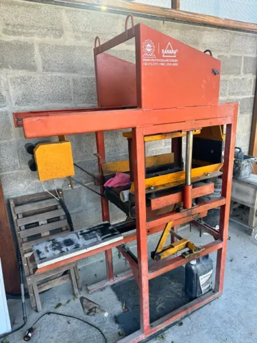 Maquina de fazer bloco de concreto