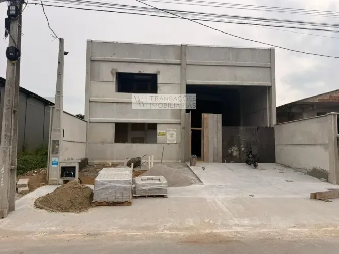 Galpão para aluguel possui 300 metros quadrados em Aririú - Palhoça - SC