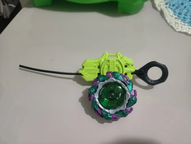 Beyblade Lançador Hasbro Chain Kerbeus QuadStrike