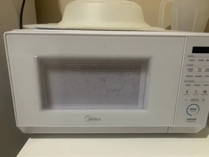 Esse é o Micro-ondas Midea MasterCook 20L Branco ?
