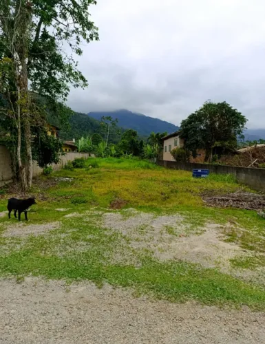 Terreno 1031 M2 em condomínio fechado na Maranduba - Projeto aprovado e pronto p/construir