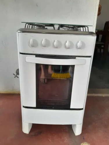Fogão esmaltec funcionando perfeitamente suas bocas e forno faço entrega 