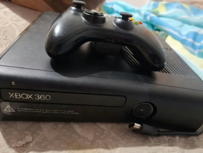 Xbox 360 semi novo