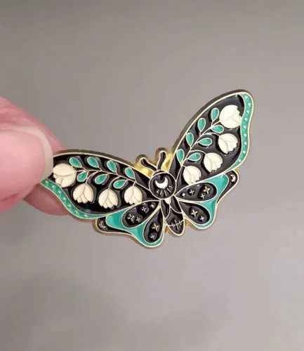 Broche de Mariposa Verde e Preta Detalhe Flor (novo)