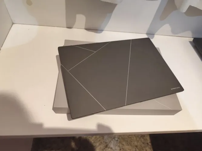 Zenbook S14 32 GB de RAM + 1TB SSD + Core Ultra 7 258V Zumaia Gray