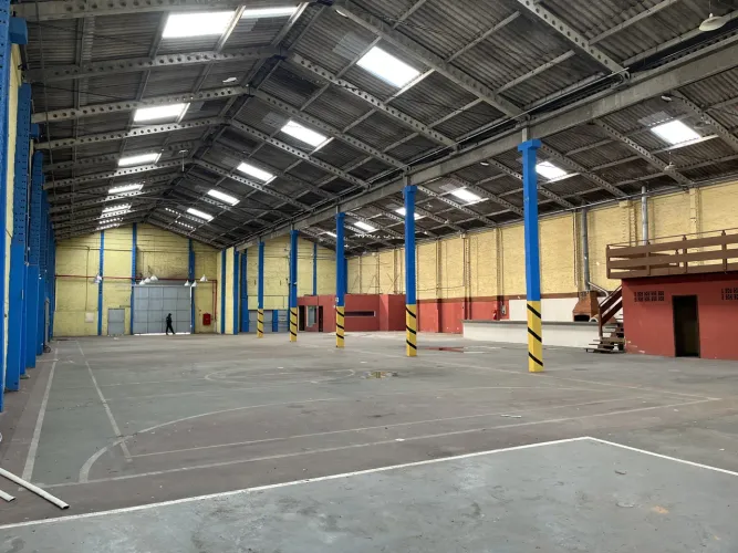 BARRACÃO/GALPÃO para alugar com 1250m² por R$ 30.000,00 no bairro Parolin - CURITIBA / PR