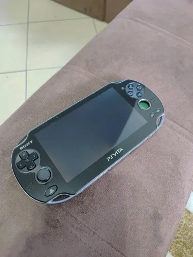 PS Vita 1000 (Modelo OLED) - No Estado / Para Conserto ou Retirada de Peças