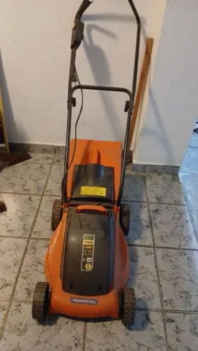 Máquina de cortar grama