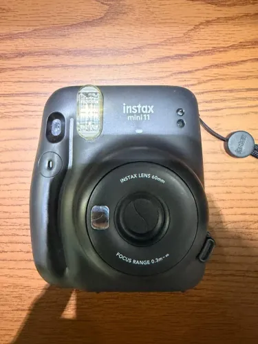 Câmera Instantânea Fujifilm Instax Mini 11 + Case Original