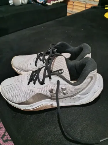 Vendo tênis de vôlei Under Armor