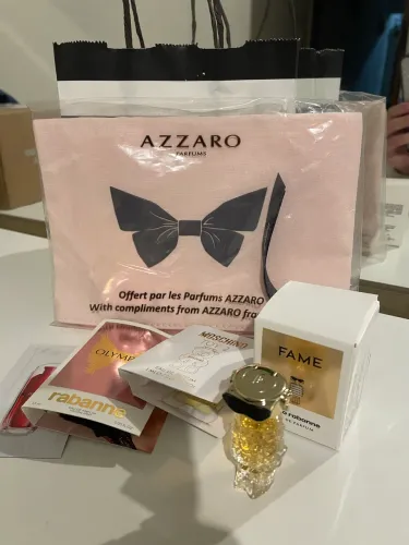 Kit Sephora com necesserie e miniatura do fame 4ml original.