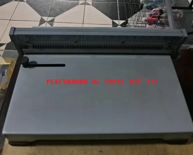 PERFURADOR DE PAPEL