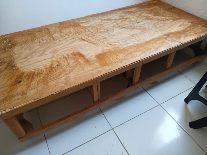 Base de madeira para cama ou sofá
