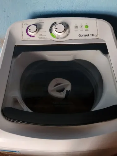 Vendo máquina de lavar roupa 12kl consul passo cartão parcelo com juros da máquina.