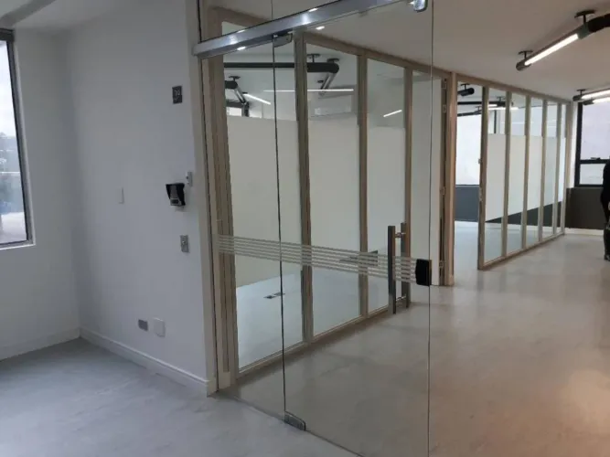 SALA COMERCIAL A VENDA OU LOCAÇÃO NA VILA OLÍMPIA, ZONA SUL DE SÃO PAULO