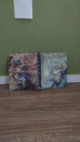 Kit de cartinha Pokémon com dois álbuns