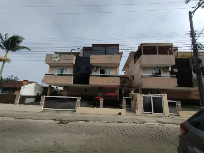 Imóvel para aluguel possui 50 metros quadrados com 2 quartos em Canasvieiras - Florianópol