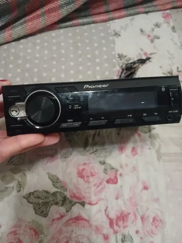 Rádio Pioneer leia o anúncio
