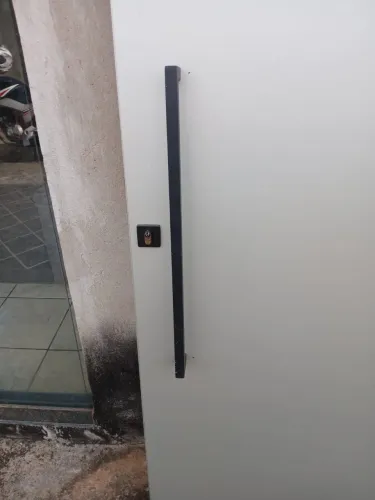 Vende-se Porta 
