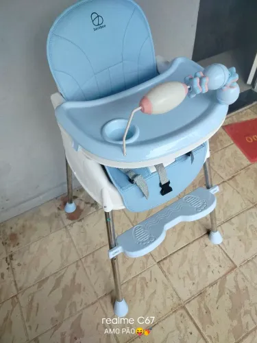 Cadeira de alimentação infantil