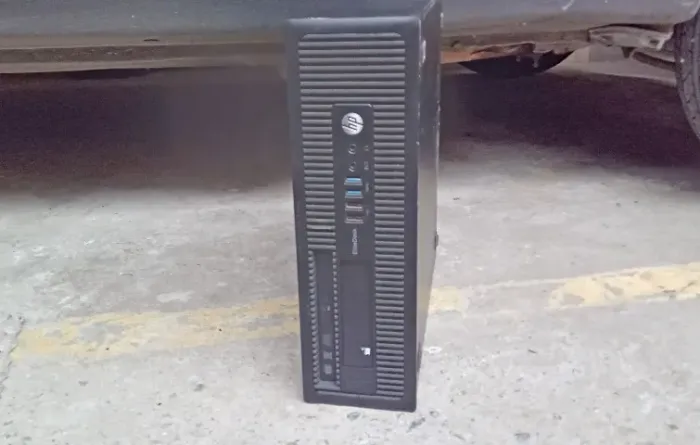 Computador core i5 com 4gb Hp eliteDesk funcionando