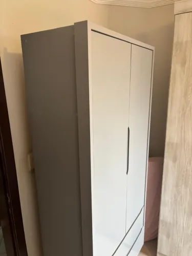 Conjunto Armário 2 Portas e 2 Gavetas c/ Cama Montessoriana