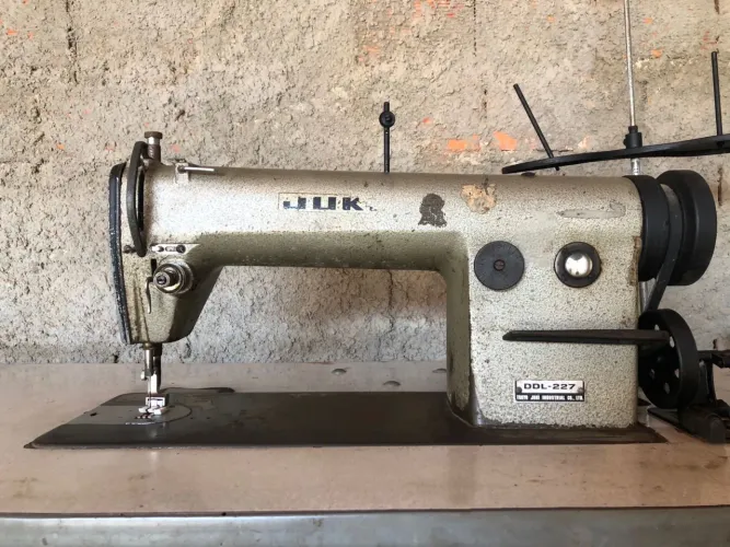 Máquina de costura industrial Juju