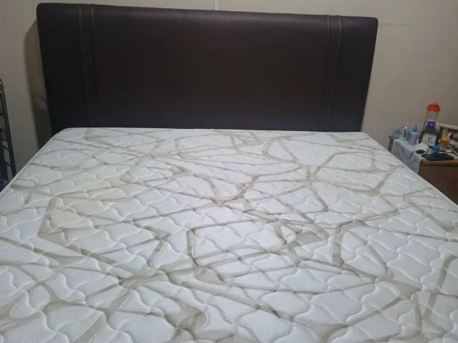 Cama king com cabeceira