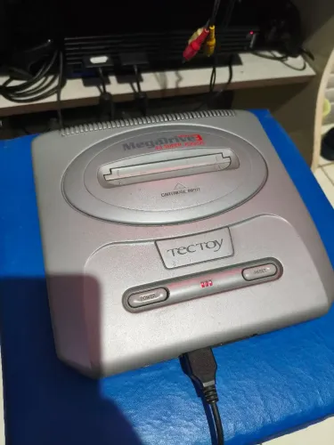 Mega Drive TEC TOY com 43 jogos na memória 