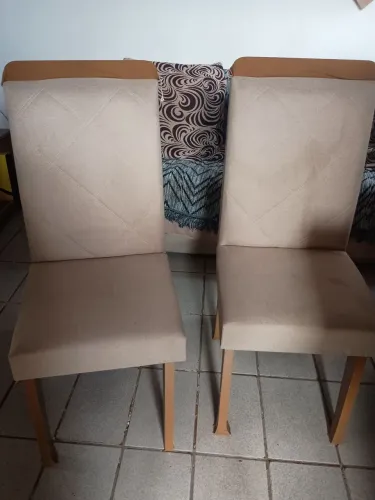 Vendo 4 cadeiras avaria no pe 70 cada uma 
