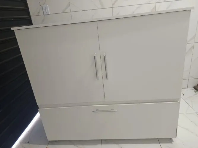 Vende-se balcão espositor de MDF
