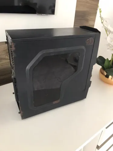 Gabinete Gamer de computador com tampa espelhada
