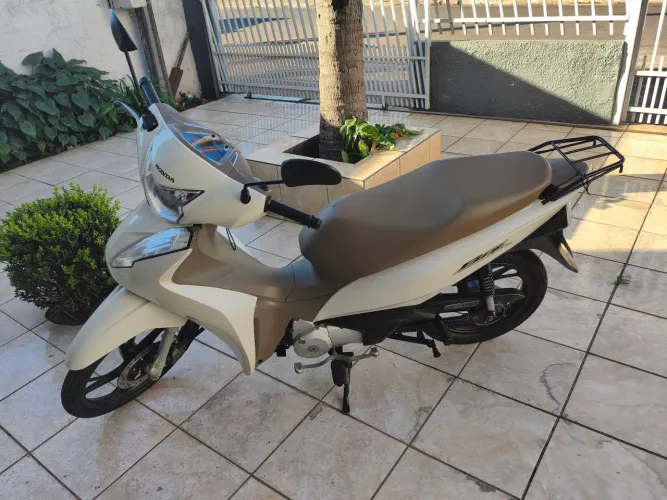 Vendo biz 2022 ótimo estado 