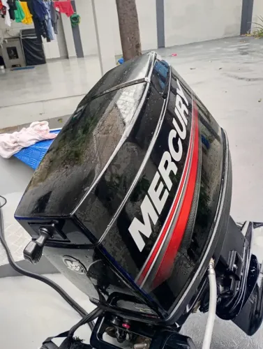 Vende-se Motor Mercury 50hp 2 tempo autolubre, partida elétrica