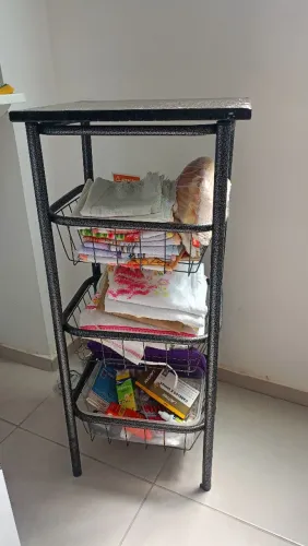 Fruteira preta com mármore