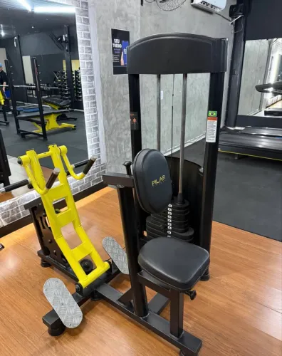 Remada Máquina Pilar Fitness - Linha Prime