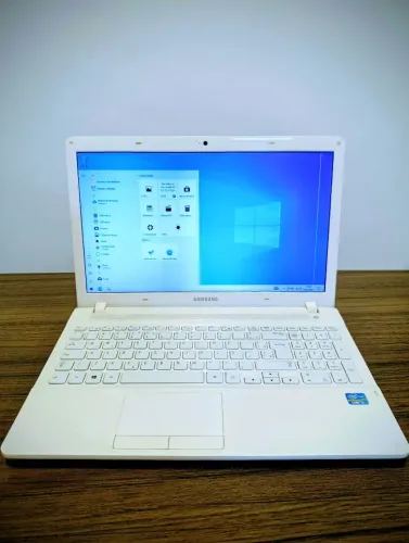 Notebook Samsung Branco - Core i5 | 8GB RAM | SSD 240GB