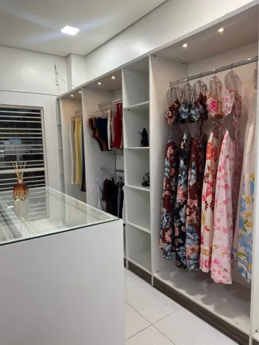 Vende-se móveis de loja de roupa (só vendo tudo)