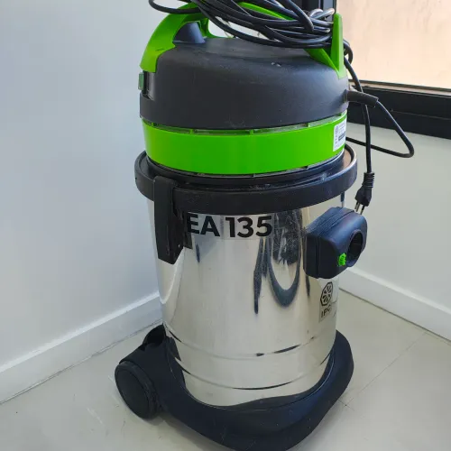 Vendo lavadora extratora de carpetese estofados IPC A135 220v