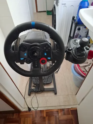 Volante, Pedais e Câmbio Logitech G29 + Suporte Cockpit Lima Race