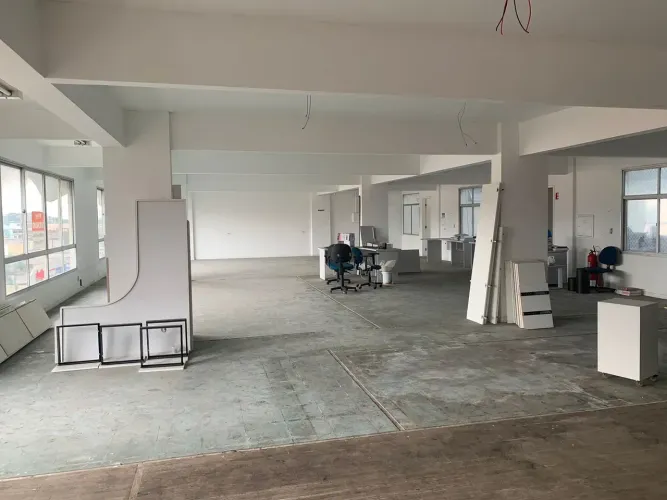 Andar comercial no Ed Fontana, na Reta da Penha!